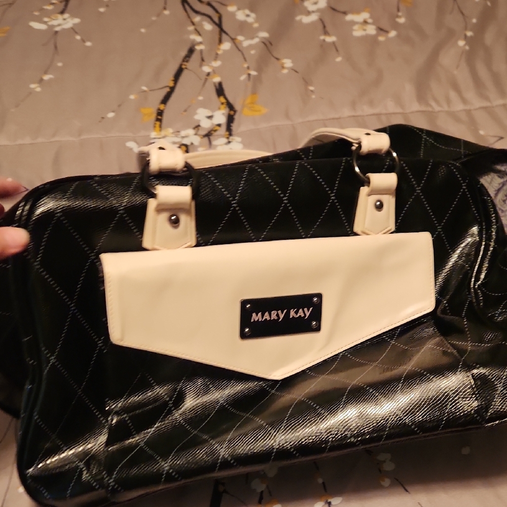 Mary Kay Black and Cream Quilted Cosmetic Bag